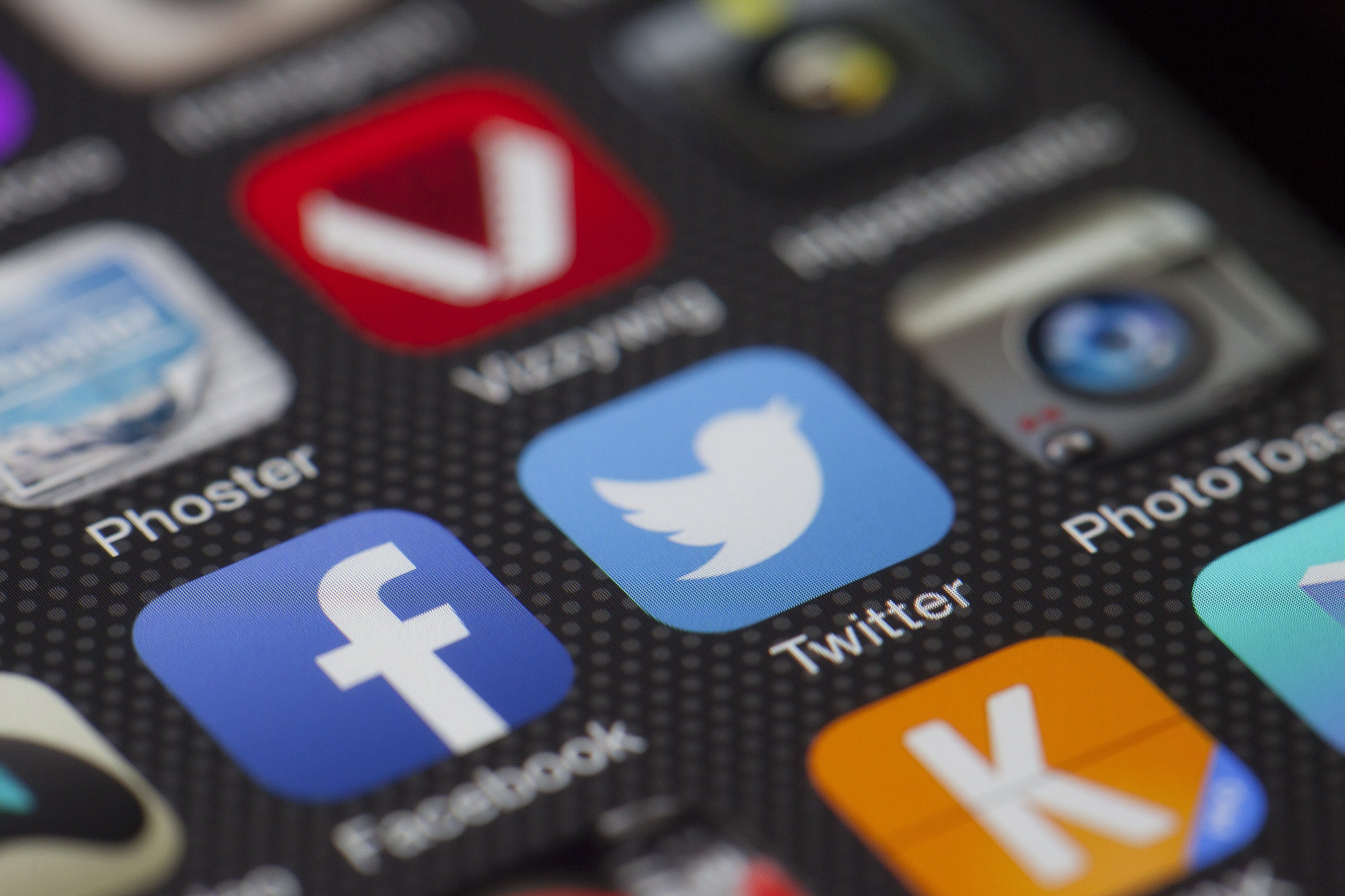 SMM, Social Media Marketing, Ziele von SMM, Kanäle für SMM, Inhalte für SMM, Engagement, Werbung, Analyse. Was ist SMM? Wie funktioniert SMM?